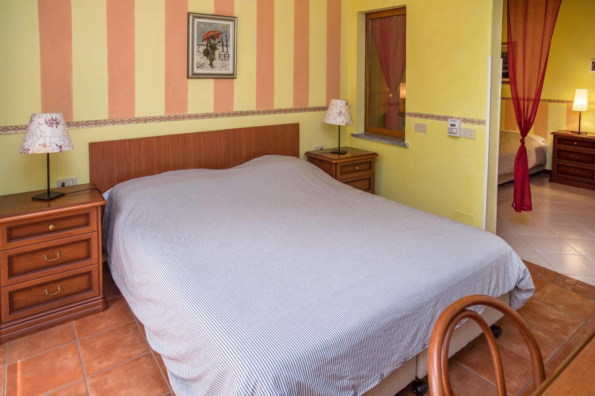 Madonna Della Neve Hotel Pettenasco Exterior photo