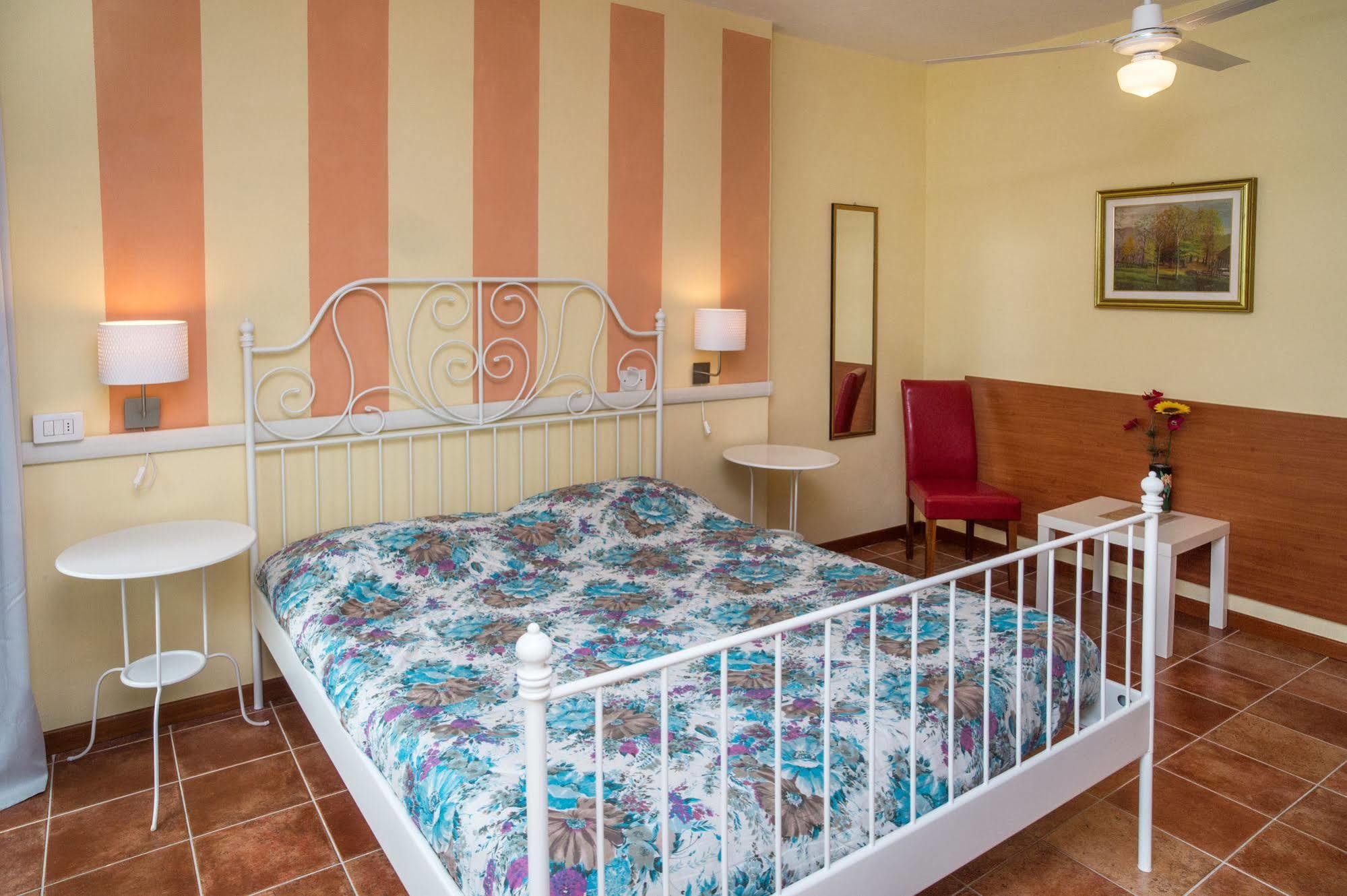 Madonna Della Neve Hotel Pettenasco Exterior photo