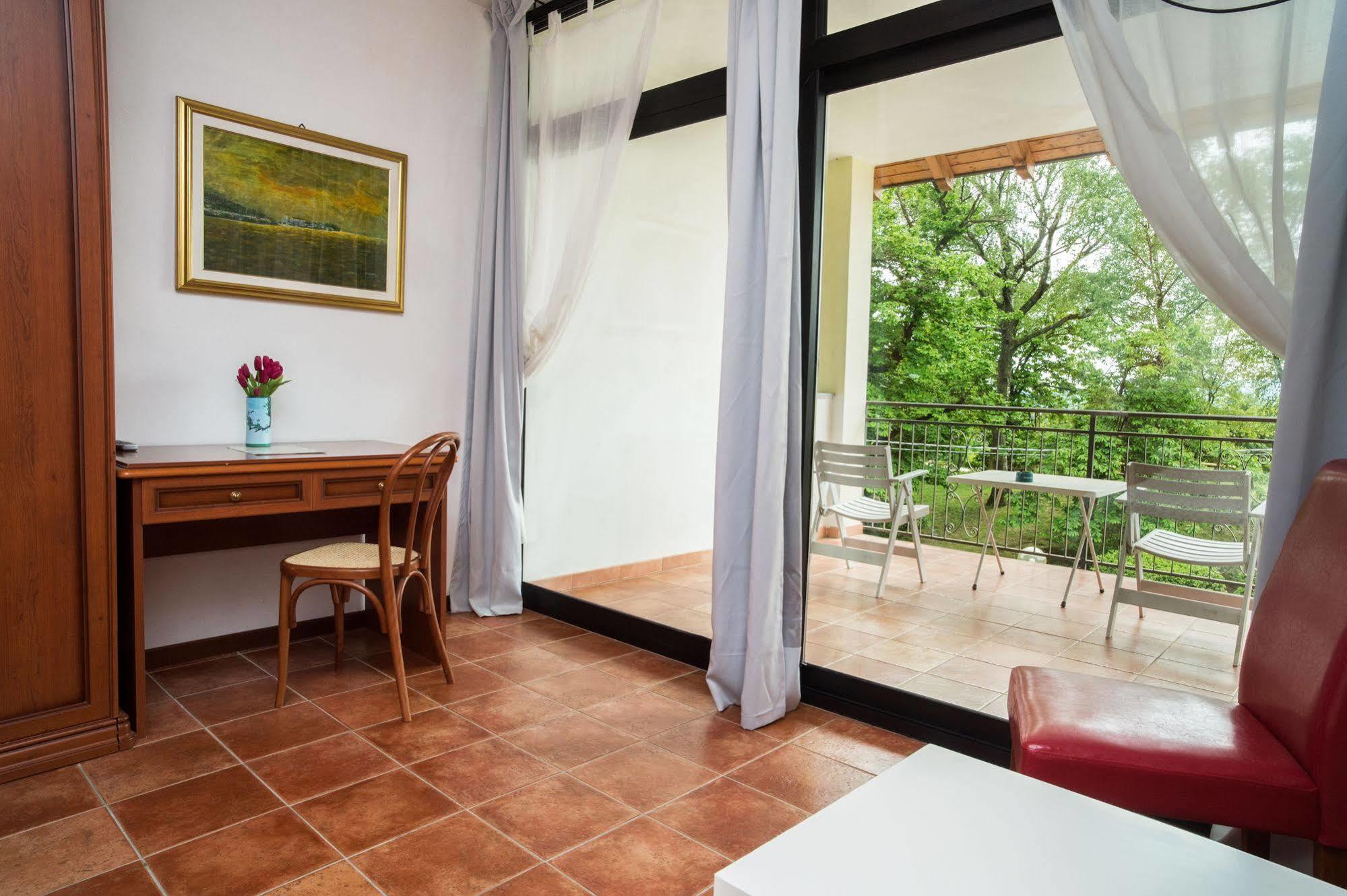 Madonna Della Neve Hotel Pettenasco Exterior photo