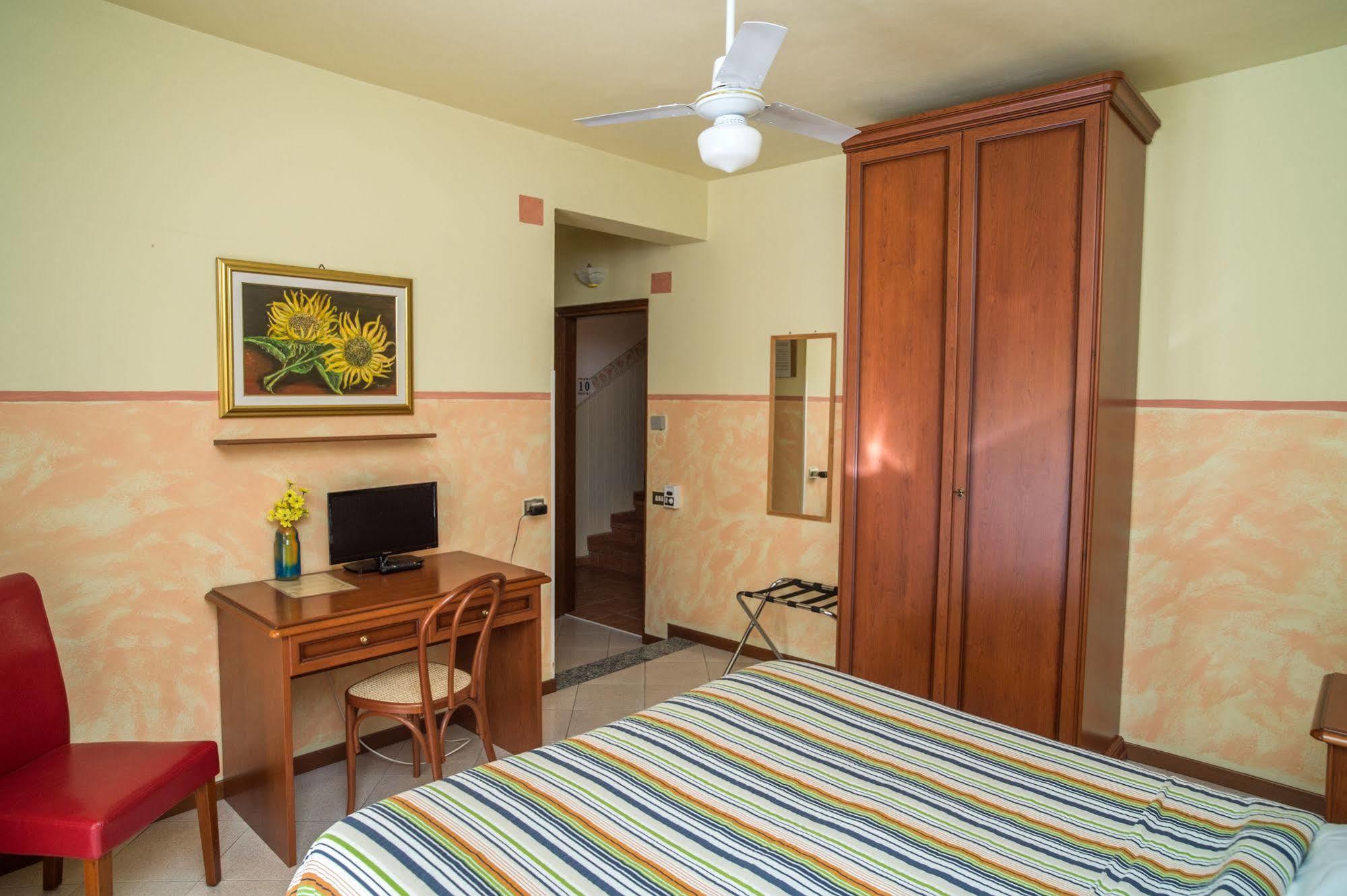 Madonna Della Neve Hotel Pettenasco Exterior photo
