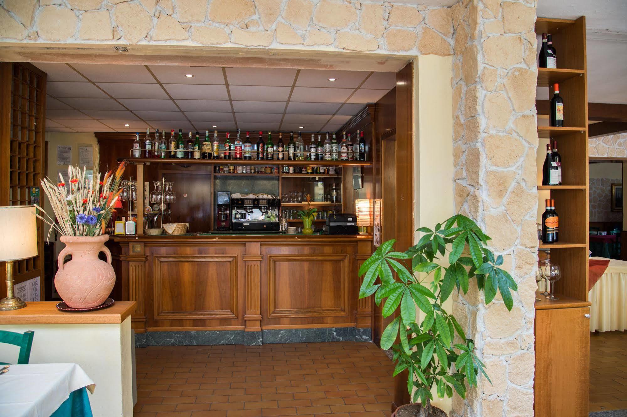 Madonna Della Neve Hotel Pettenasco Exterior photo